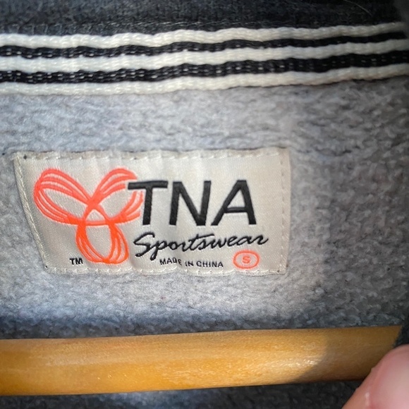 TNA Sportswear Women's Gray Pullover Logo Hoodie Size Small - Picture 2 of 13